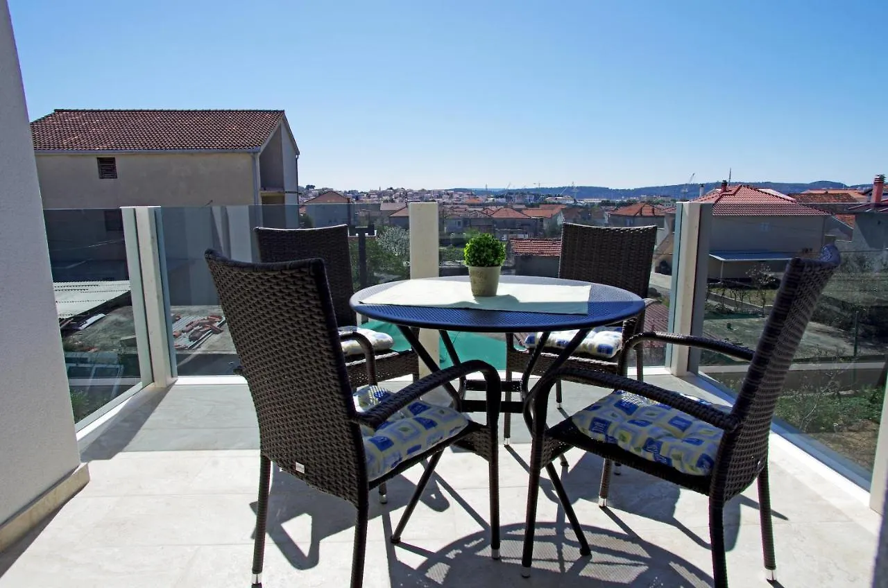 Apartman Barbara Τρογκίρ